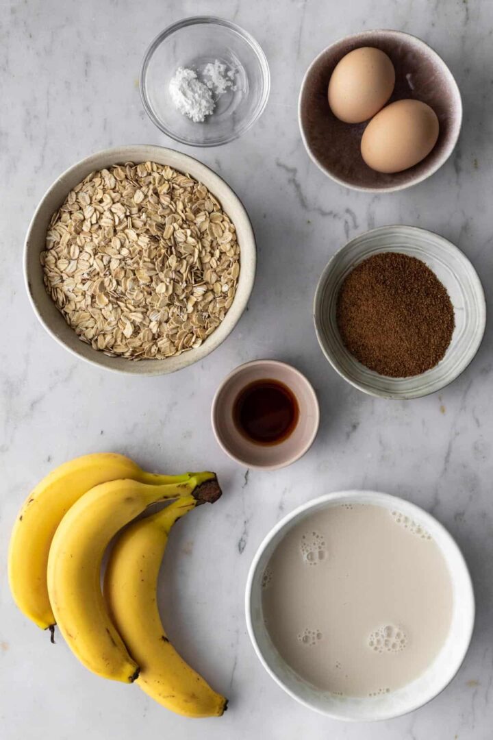 ingredients to make banana baked oatmeal